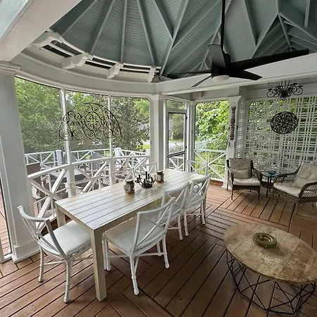 Southern Elegance In Heart Of Memphis